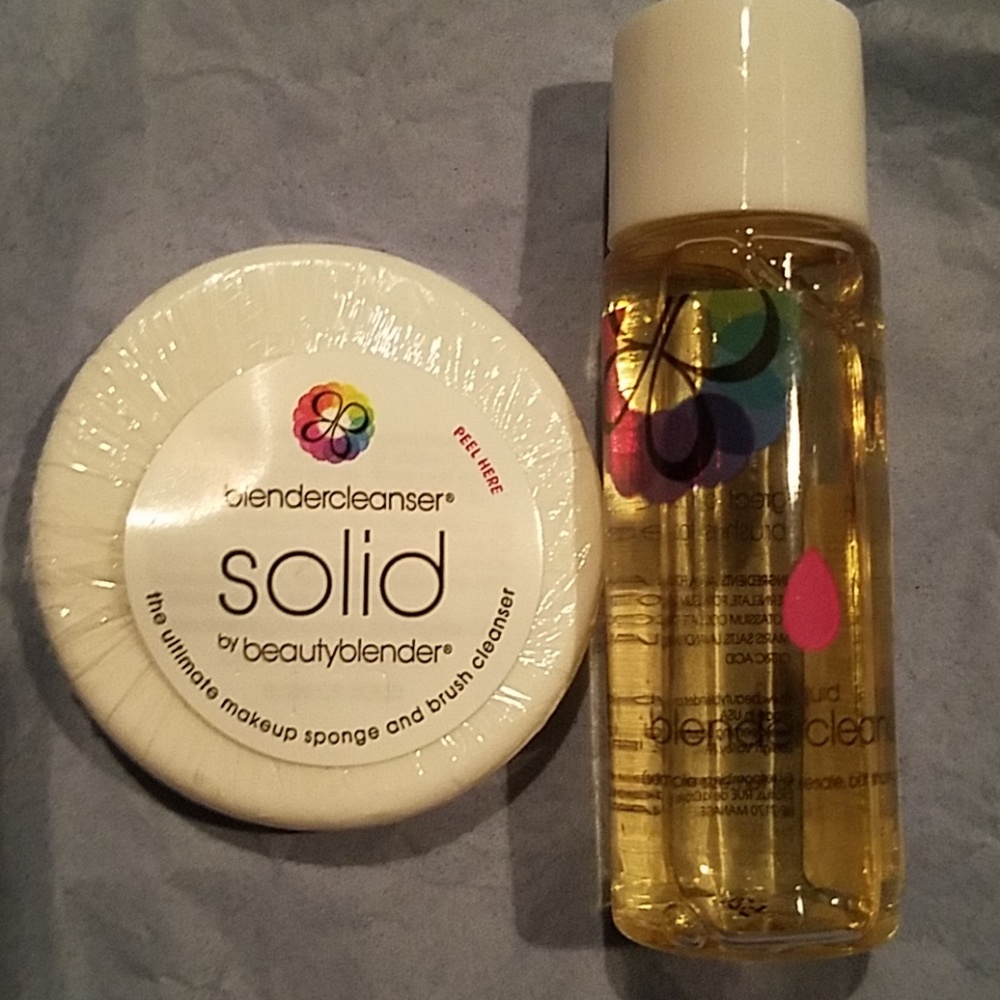 Mini Beauty Blender cleansers